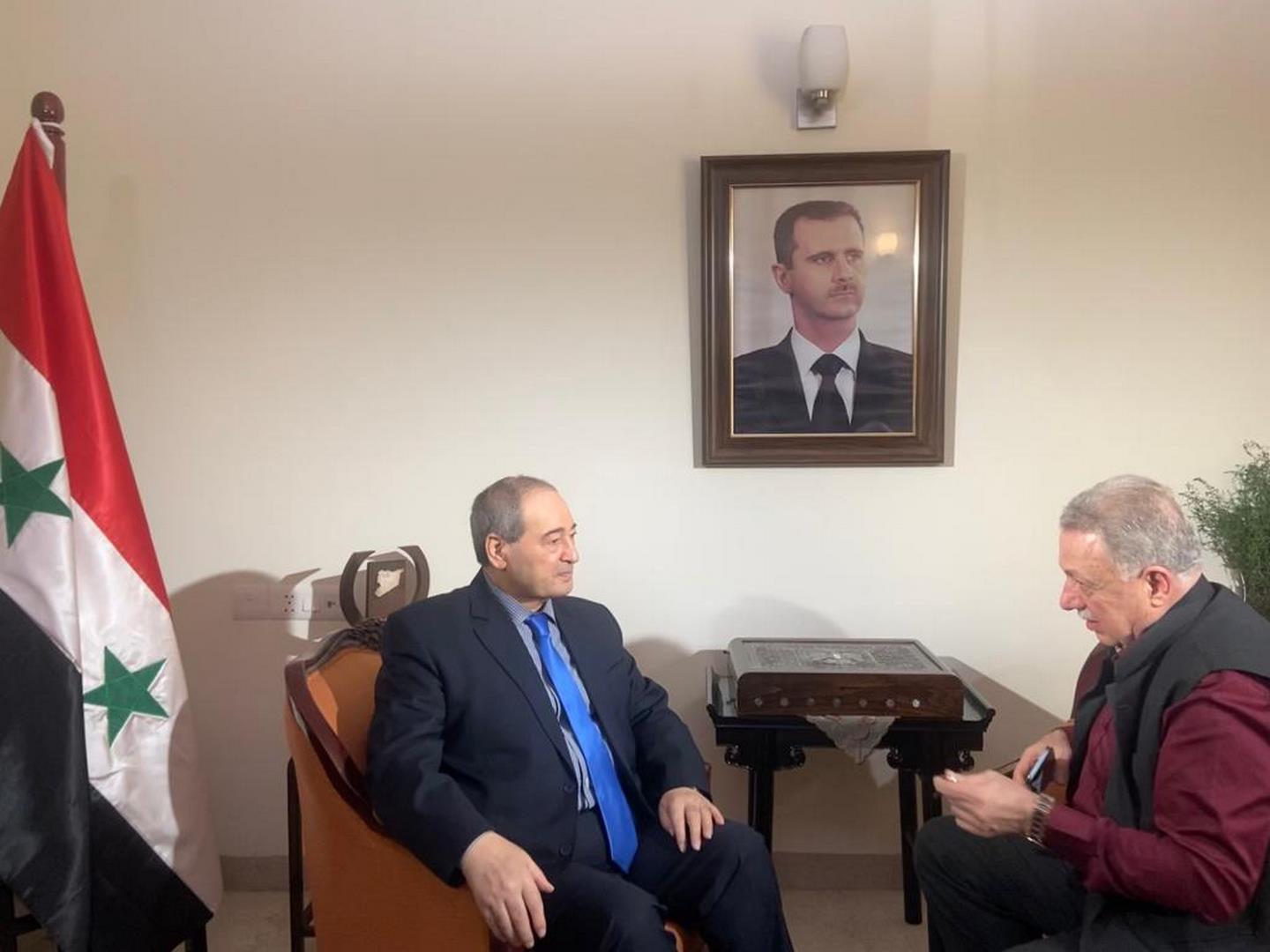 مسؤول العلاقات الخارجية والإعلامية في الجمعية يجري لقاء صحفياً مع وزير الخارجية السوري خلال زيارته للهند