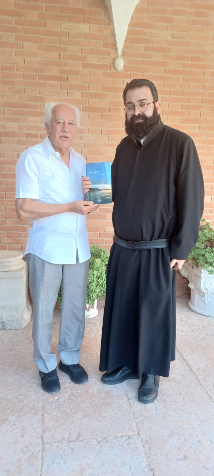 الأب هامازاسب كيشيشيان يستقبل د. شعبان 