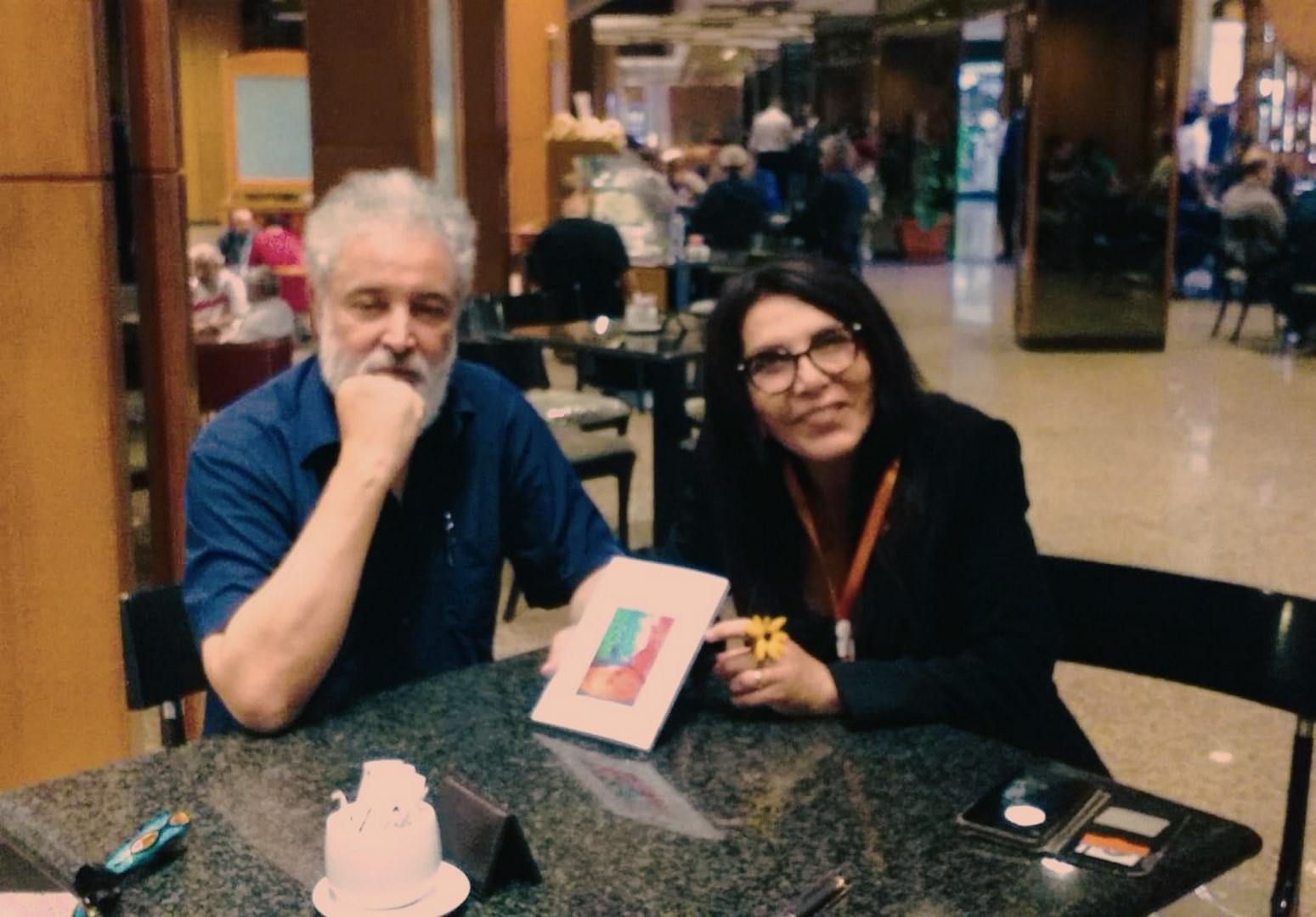 Congratulazioni a noi, lettere lamentose