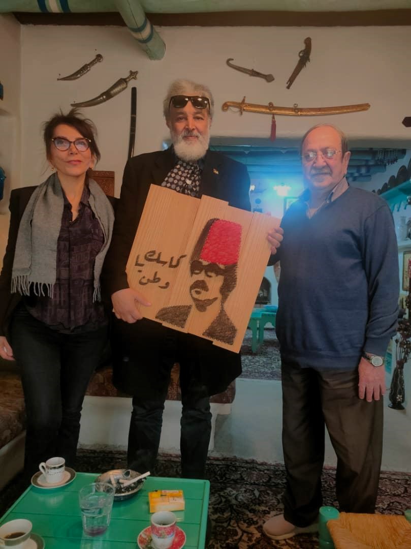 Dettagli di un viaggio a Damasco: Uomo con dimensioni di una patria 